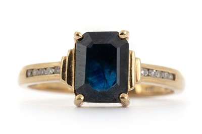 Lot 709 - SAPPHIRE AND DIAMOND RING