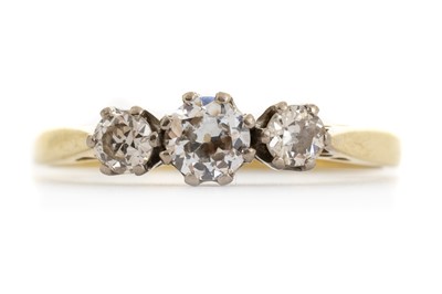 Lot 720 - DIAMOND THREE STONE RING