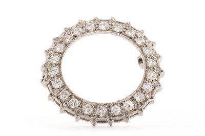 Lot 728 - DIAMOND BROOCH