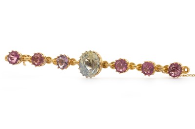 Lot 734 - GEMSTONE BAR BROOCH