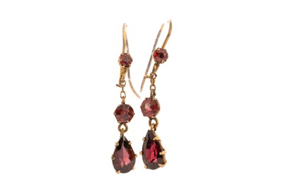 Lot 741 - PAIR OF EDWARDIAN GARNET EARRINGS