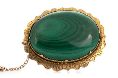 Lot 754 - VICTORIAN MALACHITE BROOCH