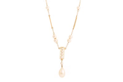 Lot 778 - GOLD AND FAUX PEARL NECKLACE