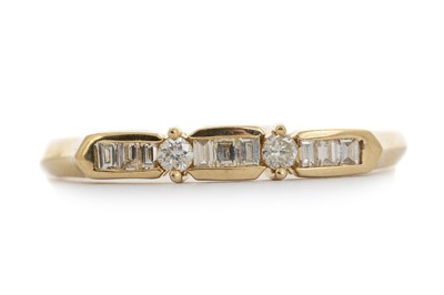 Lot 787 - DIAMOND DRESS RING