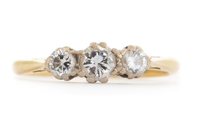 Lot 790 - DIAMOND THREE STONE RING