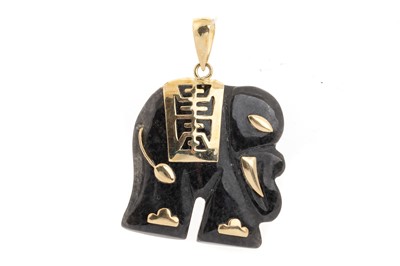 Lot 379 - CHINESE ELEPHANT PENDANT