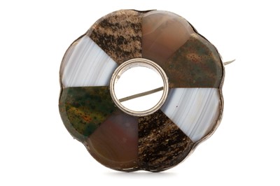 Lot 371 - SCOTTISH AGATE BROOCH