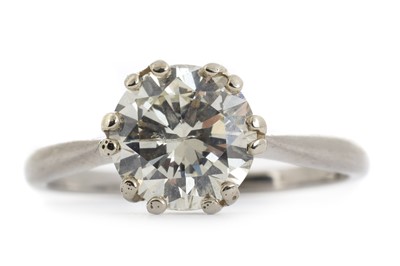 Lot 368 - DIAMOND SOLITAIRE RING