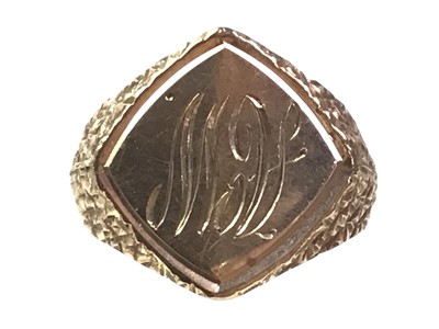 Lot 81 - GOLD RING