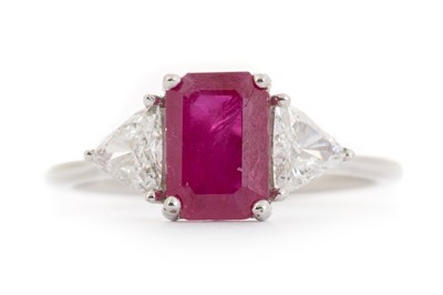 Lot 669 - RUBY AND DIAMOND THREE STONE RING