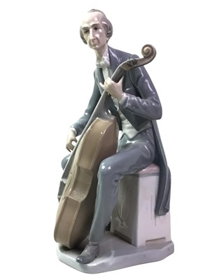 Lot 189 - LLADRO FIGURE OF A CELLIST