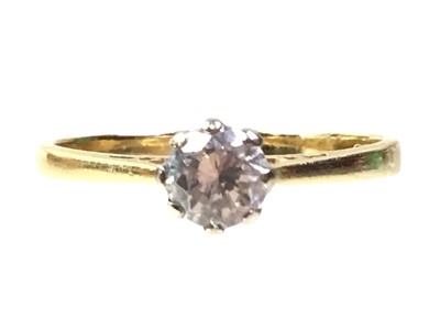 Lot 276 - DIAMOND SOLITAIRE RING