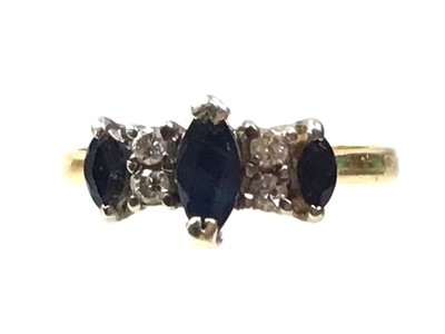 Lot 277 - SAPPHIRE AND DIAMOND RING