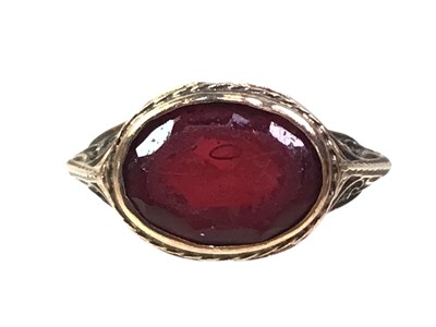 Lot 279 - SIGNET RING