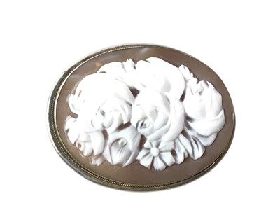 Lot 181 - CAMEO BROOCH