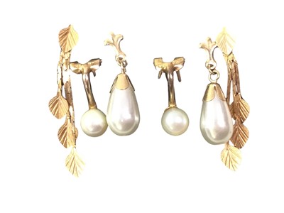 Lot 292 - TWO PAIRS OF PEARL EARRINGS