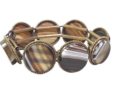 Lot 301 - EDWARDIAN AGATE BRACELET