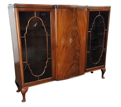 Lot 325 - MAHOGANY THREE DOOR DISPLAY CABINET