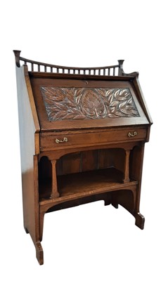 Lot ARTS & CRAFTS OAK BUREAU