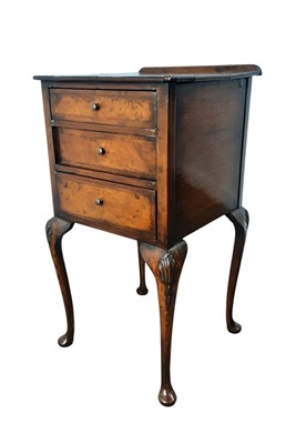 Lot 405 - QUEEN ANNE STYLE BURR WALNUT BEDSIDE CHEST