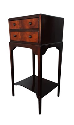 Lot 402 - MAHOGANY SIDE TABLE