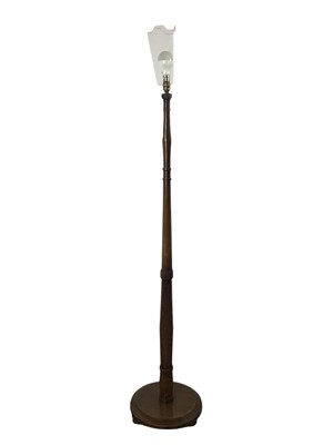 Lot 424 - MAHOGANY REEDED PILLAR FLOOR LAMP