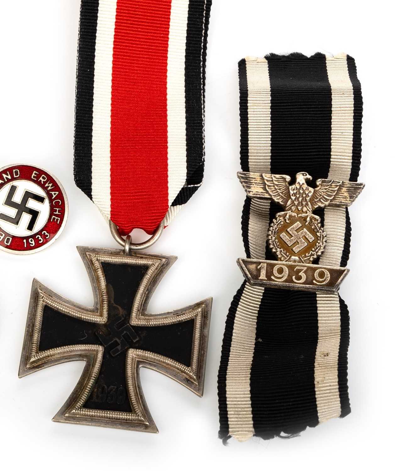 Lot 36 - GERMAN THIRD REICH, 1939 IRON CROSS SECOND CLASS WITH BAR AND 1933 NSDAP BADGE