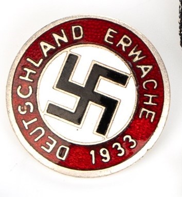 Lot 36 - GERMAN THIRD REICH, 1939 IRON CROSS SECOND CLASS WITH BAR AND 1933 NSDAP BADGE