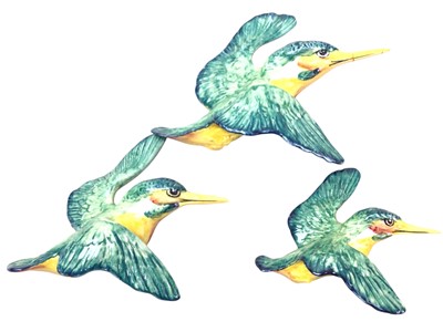 Lot 169 - THREE BESWICK GRADUATED KINGFISHER WALL BIRDS