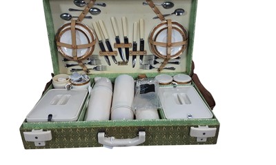 Lot 116 - BREXTON PICNIC SET