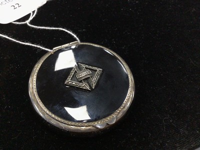 Lot 22 - ART DECO SILVER AND BLACK ENAMEL COMPACT