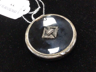 Lot 22 - ART DECO SILVER AND BLACK ENAMEL COMPACT