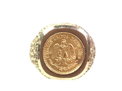 Lot 179 - GOLD SIGNET STYLE COIN INSET RING