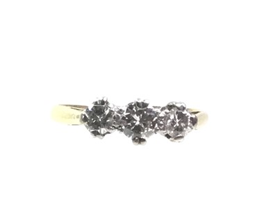Lot 183 - DIAMOND TRILOGY RING