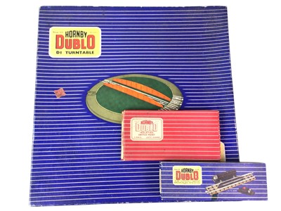 Lot 152 - COLLECTION OF VINTAGE HORNBY MODEL RAILWAY ACCESSORIES