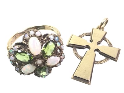 Lot 162 - CELTIC CROSS PENDANT