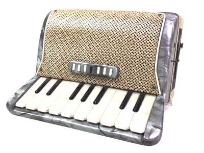 Lot 188 - NOVELTY CANTILEVER ACTION MUSICAL CIGARETTE BOX