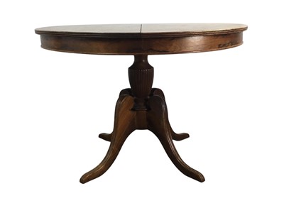Lot 337 - VICTORIAN ROSEWOOD BREAKFAST TABLE