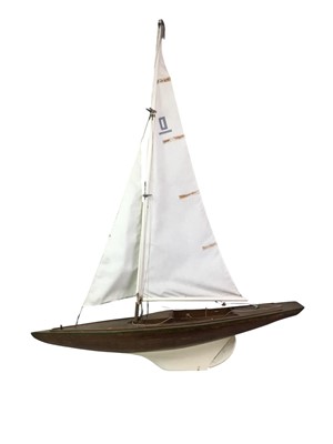 Lot 340 - VINTAGE POND YACHT