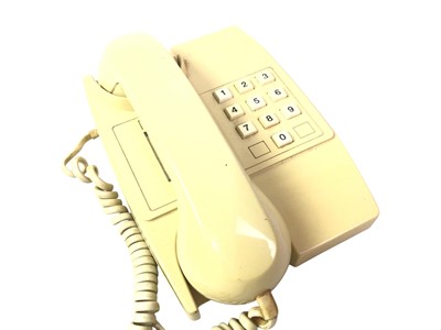 Lot 533 - GROUP OF VINTAGE AND LATER TELEPHONES