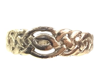 Lot 552 - GOLD DOLPHIN PENDANT ON CHAIN