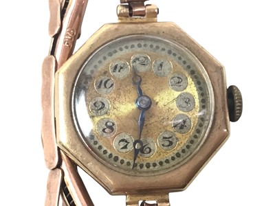 Lot 554 - NINE CARAT GOLD HEART SHAPED LOCKET