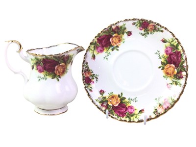 Lot 586 - ROYAL ALBERT PART TEA AND DINNER SERVICE