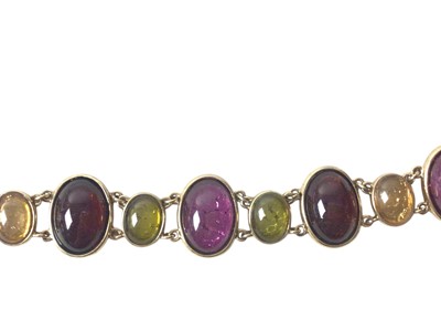 Lot 518 - GROUP OF COSTUME JEWELLERY