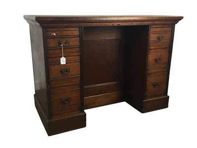 Lot 604 - VICTORIAN WALNUT KNEEHOLE DESK