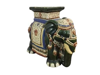 Lot 641 - CHINESE CERAMIC FIGURE GROUP