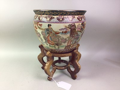 Lot 641 - CHINESE CERAMIC FIGURE GROUP