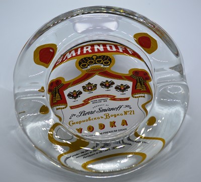 Lot 136 - SMIRNOFF VODKA, VINTAGE GLASS PUB ADVERTISING ASHTRAY