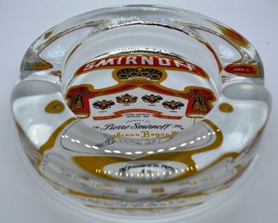Lot 136 - SMIRNOFF VODKA, VINTAGE GLASS PUB ADVERTISING ASHTRAY