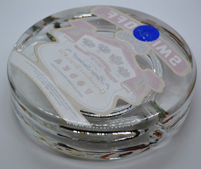 Lot 136 - SMIRNOFF VODKA, VINTAGE GLASS PUB ADVERTISING ASHTRAY